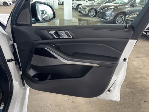 New 2026 BMW X5 sDrive40i w/ M Sport Package image 8