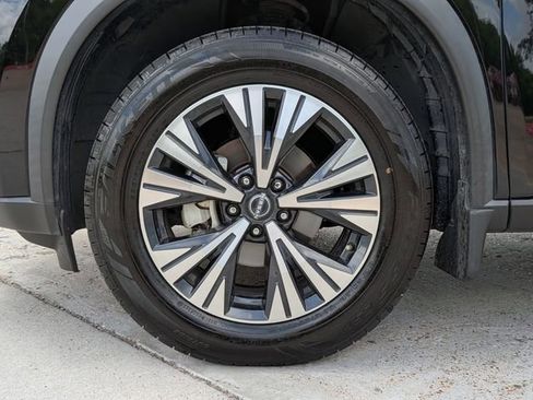 Used 2023 Nissan Rogue SV w/ SV Premium B Package FWD image 9