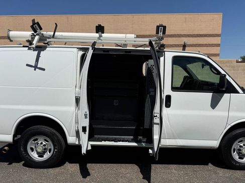 Used 2013 Chevrolet Express 2500 RWD image 9