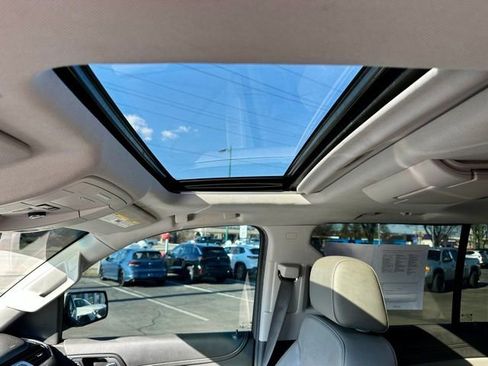 Used 2019 Chevrolet Suburban LT image 16