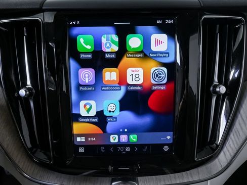 Certified 2023 Volvo XC60 B5 Plus w/ Climate Package image 17