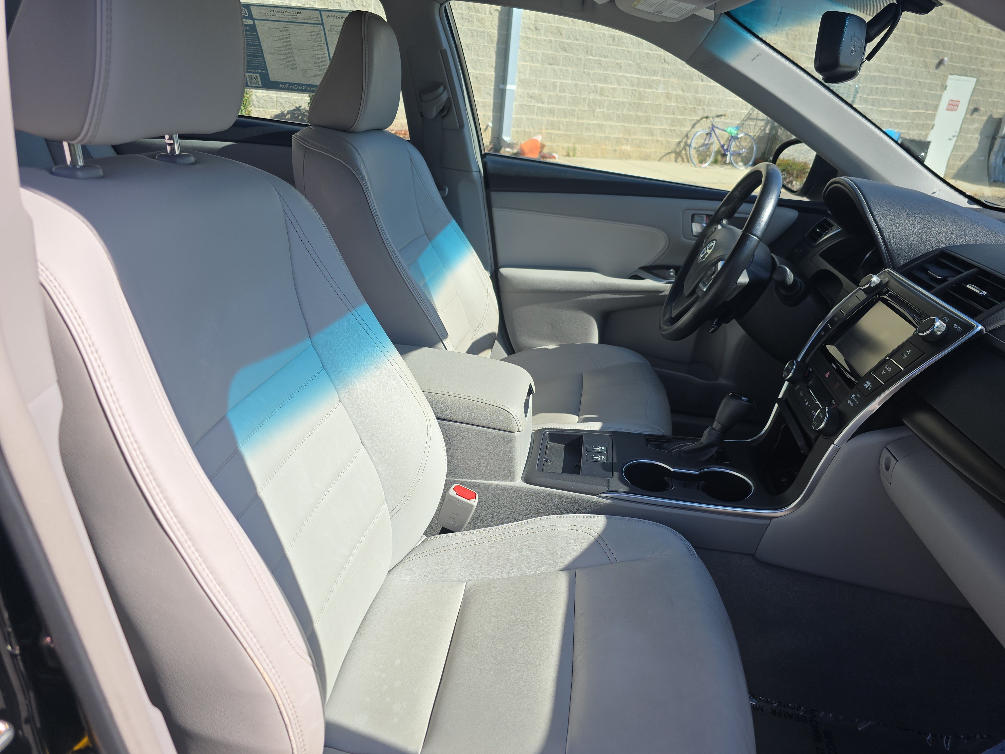Used 2016 Toyota Camry XLE w/ Moonroof Package FWD image 10