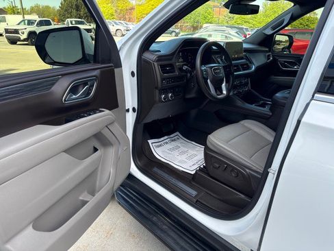 Used 2024 GMC Yukon SLT w/ SLT Luxury Package AWD/4WD image 13