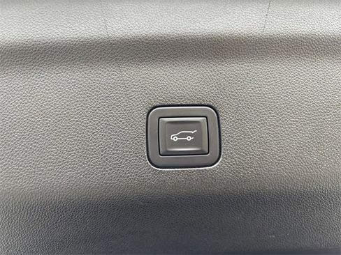 Used 2025 Chevrolet Tahoe Z71 image 34