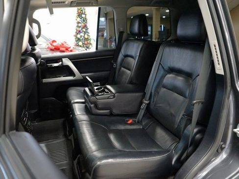 Used 2013 Toyota Land Cruiser image 54