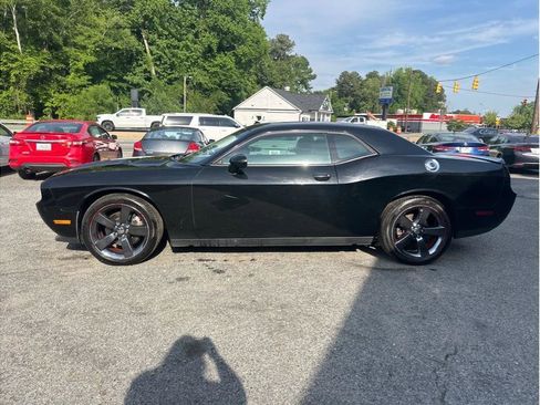 Used 2014 Dodge Challenger SXT RWD image 4