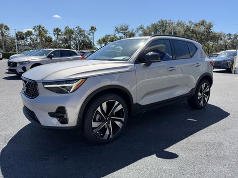 Certified 2024 Volvo XC40 B5 Plus w/ Protection Package Premier image 7