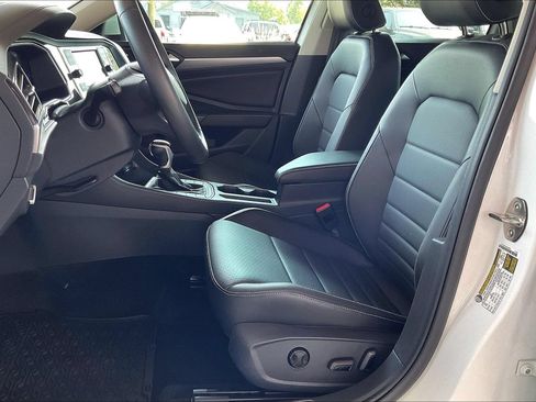 Used 2024 Volkswagen Jetta SE FWD image 19