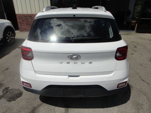 Used 2021 Hyundai Venue SEL FWD image 5