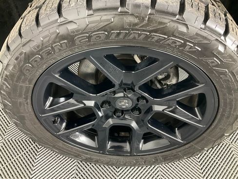 Used 2020 RAM 1500 Laramie w/ Night Edition image 10