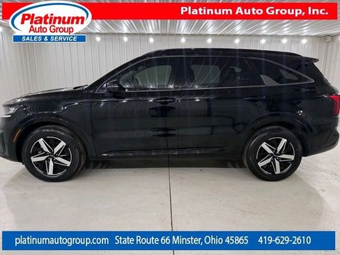 Used 2022 Kia Sorento S image 2