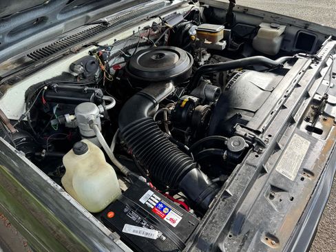Used 1990 Chevrolet Suburban 2WD image 38
