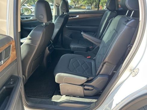Used 2024 Volkswagen Atlas SE image 6