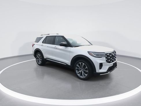 Used 2025 Ford Explorer Platinum w/ Ultimate Package image 2