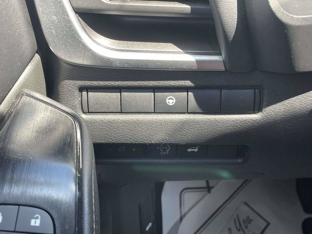 Used 2025 Nissan Rogue SV FWD image 26