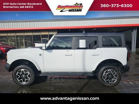 Used 2023 Ford Bronco Outer Banks image 2