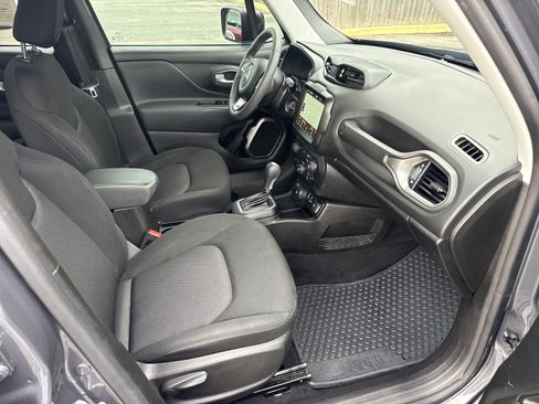 Used 2023 Jeep Renegade Latitude AWD/4WD image 29