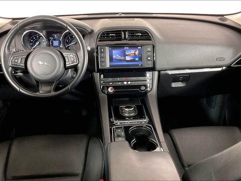 Used 2017 Jaguar F-PACE Premium image 15
