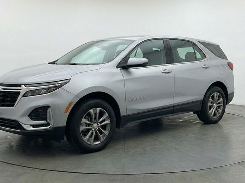 Used 2025 Chevrolet Equinox LT FWD image 3