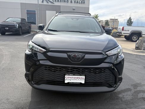 Used 2025 Toyota Corolla Cross AWD Hybrid w/ Moonroof Package image 2