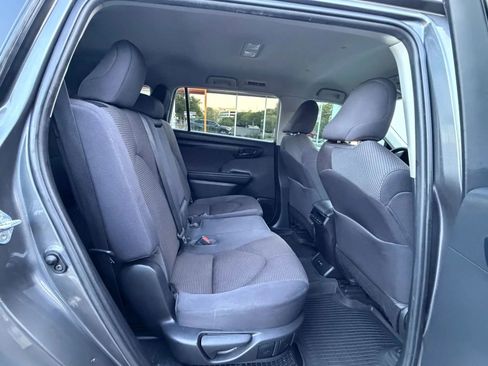 Used 2021 Toyota Highlander LE FWD image 13