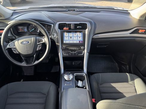 Used 2018 Ford Fusion SE w/ Fusion SE Technology Package image 23