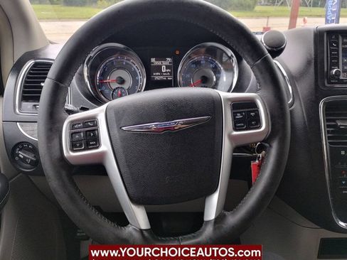 Used 2015 Chrysler Town & Country Touring image 23