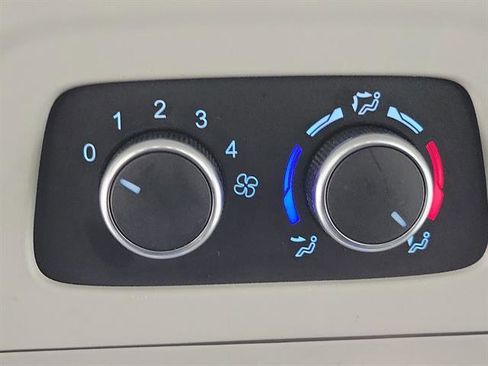 Used 2024 Ford Transit 350 XLT image 32