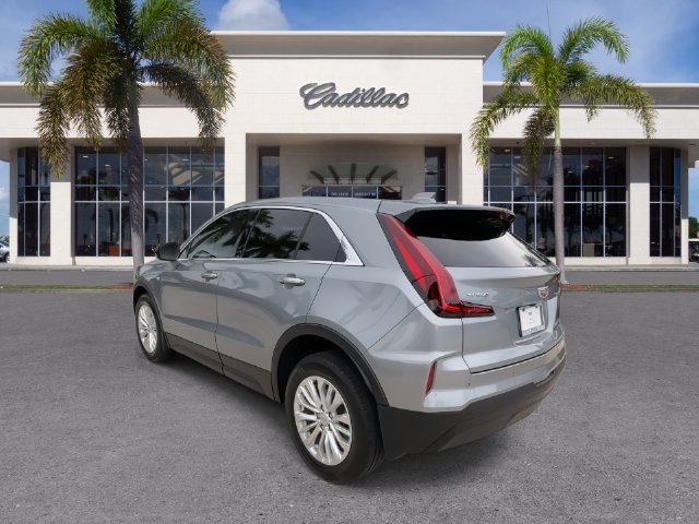 Used 2024 Cadillac XT4 Luxury w/ Cold Weather Package FWD image 11