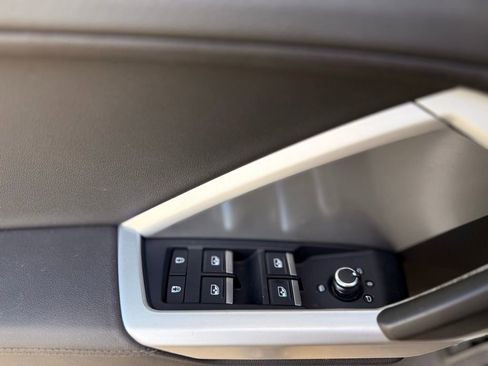 Used 2019 Audi Q3 2.0T Premium image 16