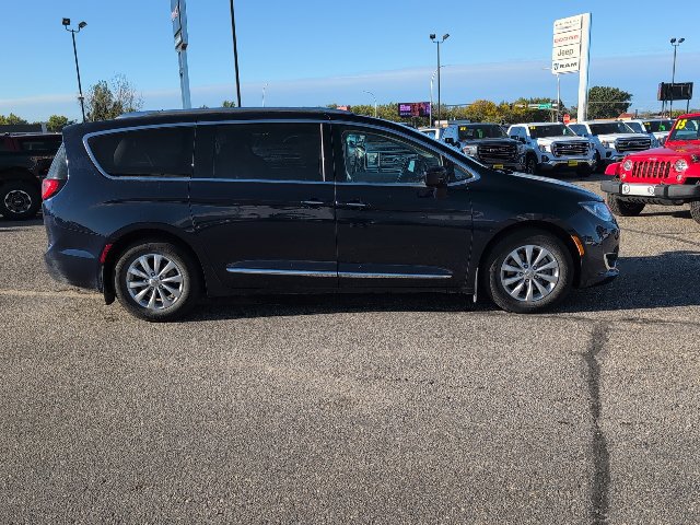 Used 2018 Chrysler Pacifica Touring-L Plus FWD image 5