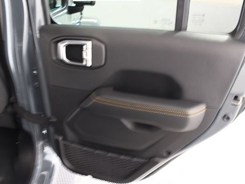 Used 2025 Jeep Wrangler Unlimited Sahara AWD/4WD image 21