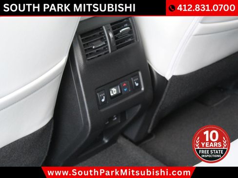 Used 2025 Mitsubishi Outlander AWD image 16