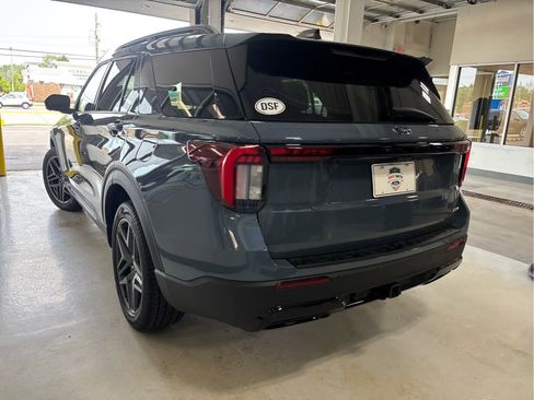 New 2026 Ford Explorer ST-Line w/ ST-Line Street Pack AWD/4WD image 17
