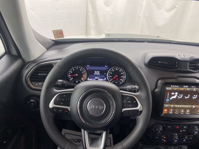 Used 2023 Jeep Renegade Latitude AWD/4WD image 9