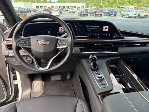 Used 2024 Cadillac Escalade Luxury RWD image 15