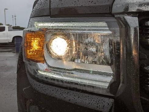 Used 2022 GMC Canyon AT4 AWD/4WD image 11