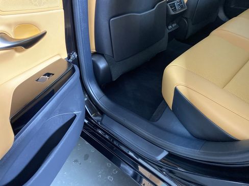 Certified 2022 Lexus ES 350 w/ Premium Package image 27