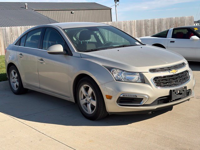Used 2015 Chevrolet Cruze LT w/ Enhanced Safety Package FWD image 4