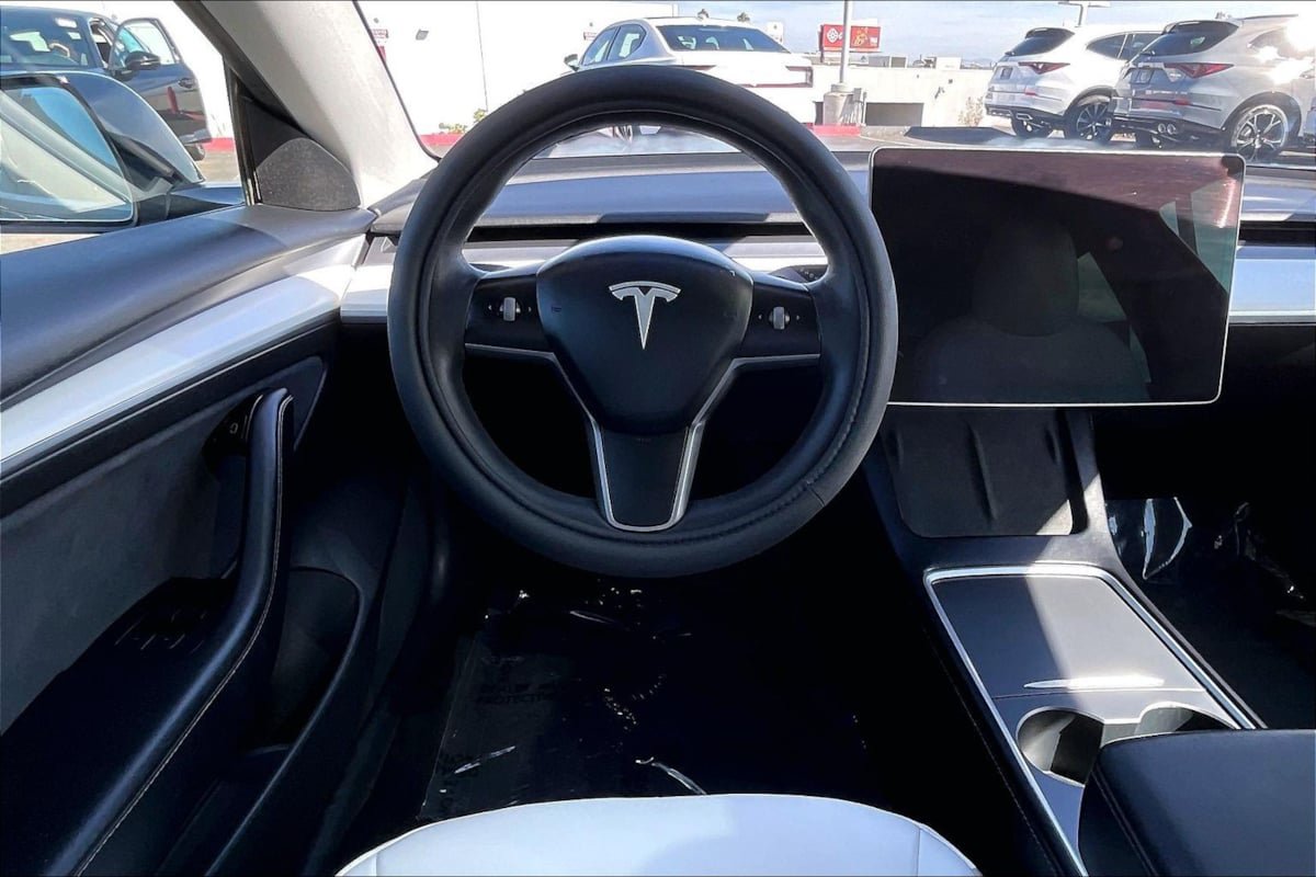 Used 2022 Tesla Model 3 Long Range AWD/4WD image 5