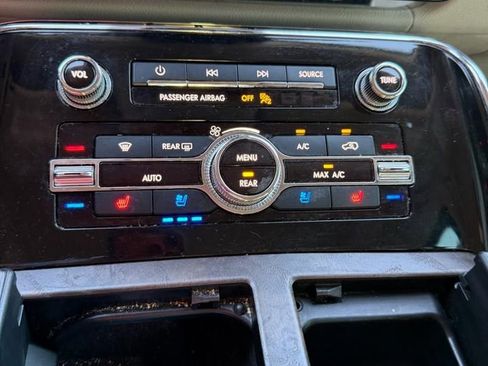 Used 2019 Lincoln Navigator L Select w/ Technology Package image 17