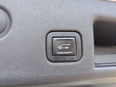 Used 2019 Chevrolet Equinox LT FWD image 16