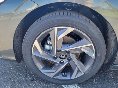 New 2025 Hyundai Elantra SEL image 11