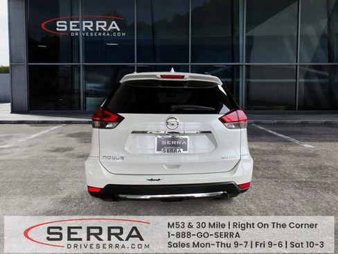 Used 2018 Nissan Rogue SV w/ Premium Package AWD/4WD image 3