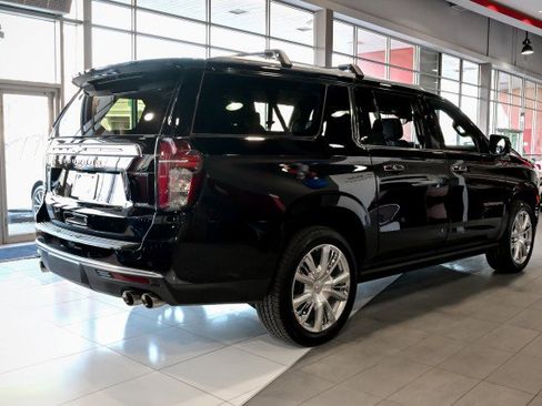 Used 2024 Chevrolet Suburban High Country image 5