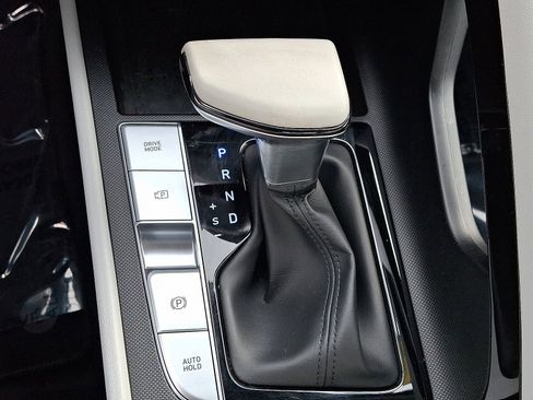 Used 2023 Hyundai Elantra Limited image 15