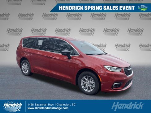 New 2026 Chrysler Pacifica Select image 1