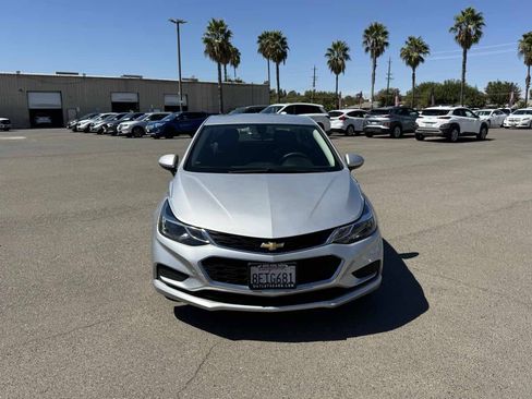 Used 2018 Chevrolet Cruze LT w/ LT Fleet Convenience Package FWD image 4