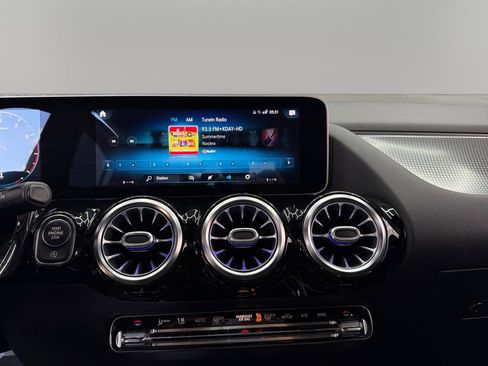 Used 2021 Mercedes-Benz GLA 250 w/ Premium Package image 24