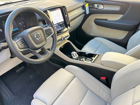 New 2026 Volvo XC40 B5 Ultra w/ Climate Package AWD/4WD image 9